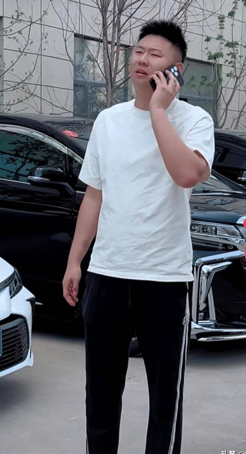 2023年5月20日,白小白的"重量级"徒弟白大萌大婚,新郎高大威猛,身高