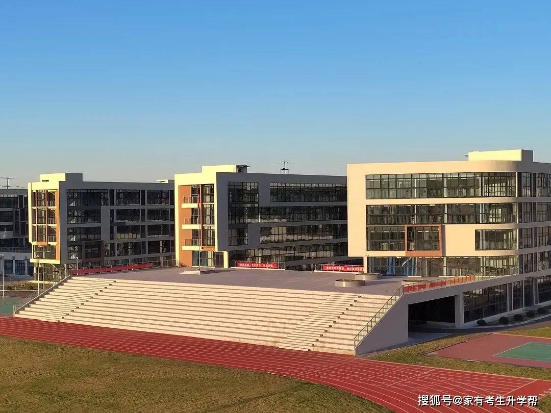 郑州市第四十四高级中学(郑州一中新郑校区)欢迎您!_发展_教育_教学班