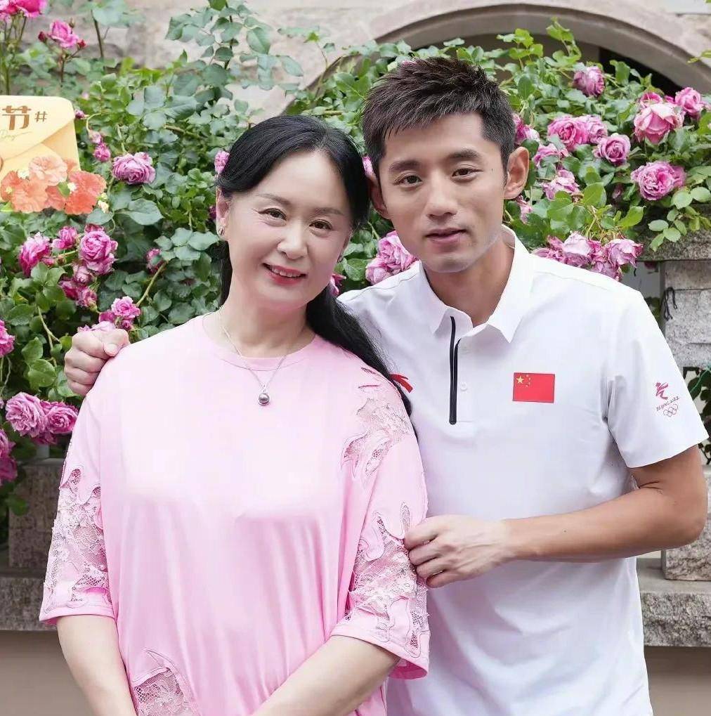 张继科妈妈是熟悉的她!