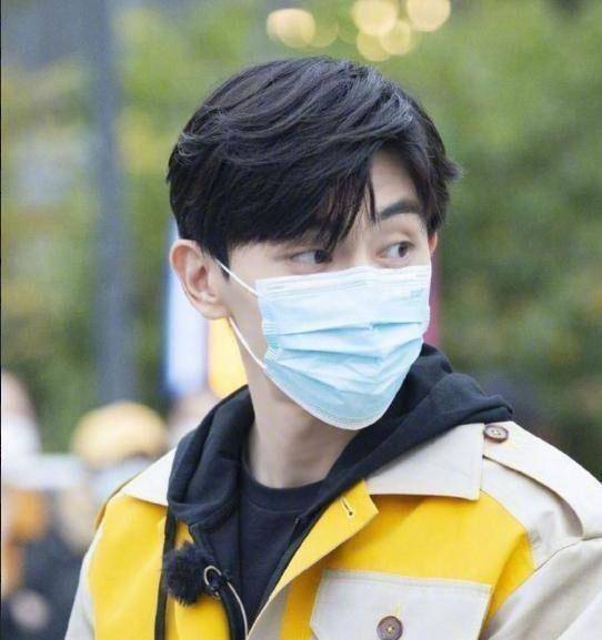 成员聊天被公开,邓伦成"新绵羊"独享专宠_张艺兴_热巴_节目组