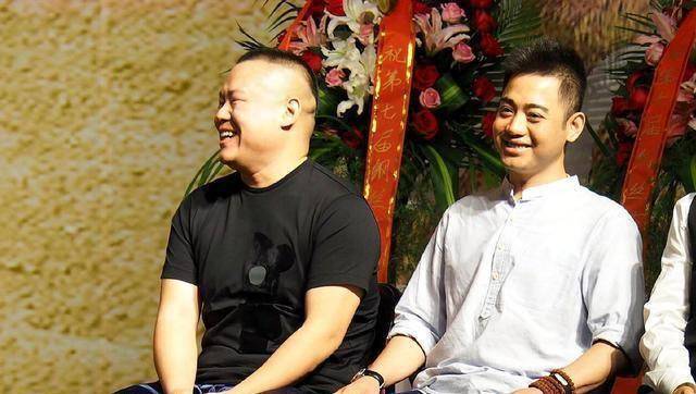 《欢乐喜剧人》第七季冠军:人气爆表秦霄贤,媳妇成