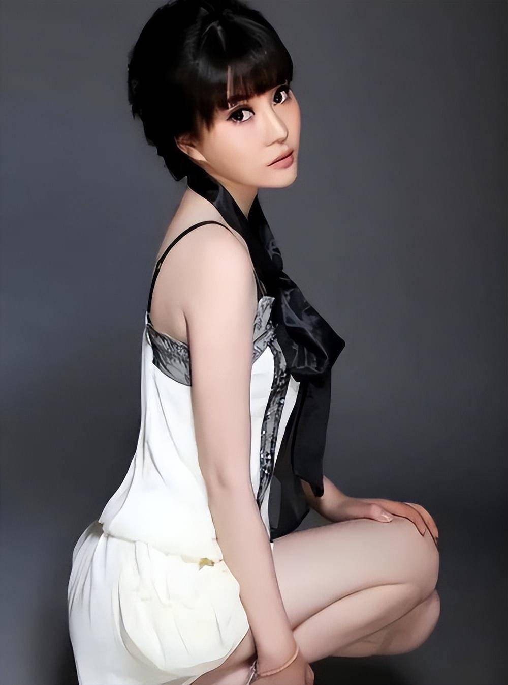 19年后再看袁茵,才明白她为何离开侯耀文,转身嫁给戴志诚_原因_时候