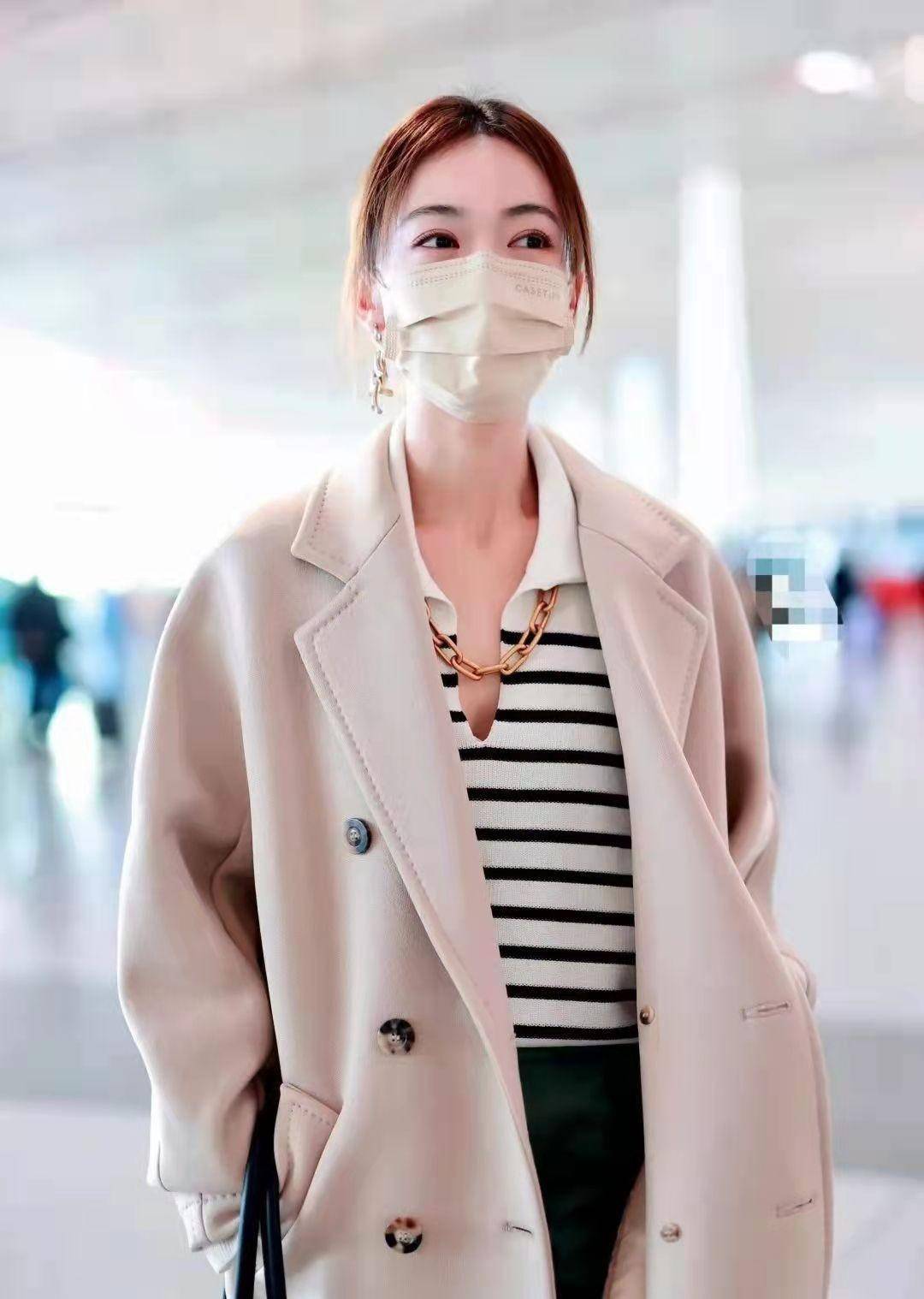 吴谨言很适合御姐风,米色外套穿起来很有"淑女范",性格不挑剔_时尚