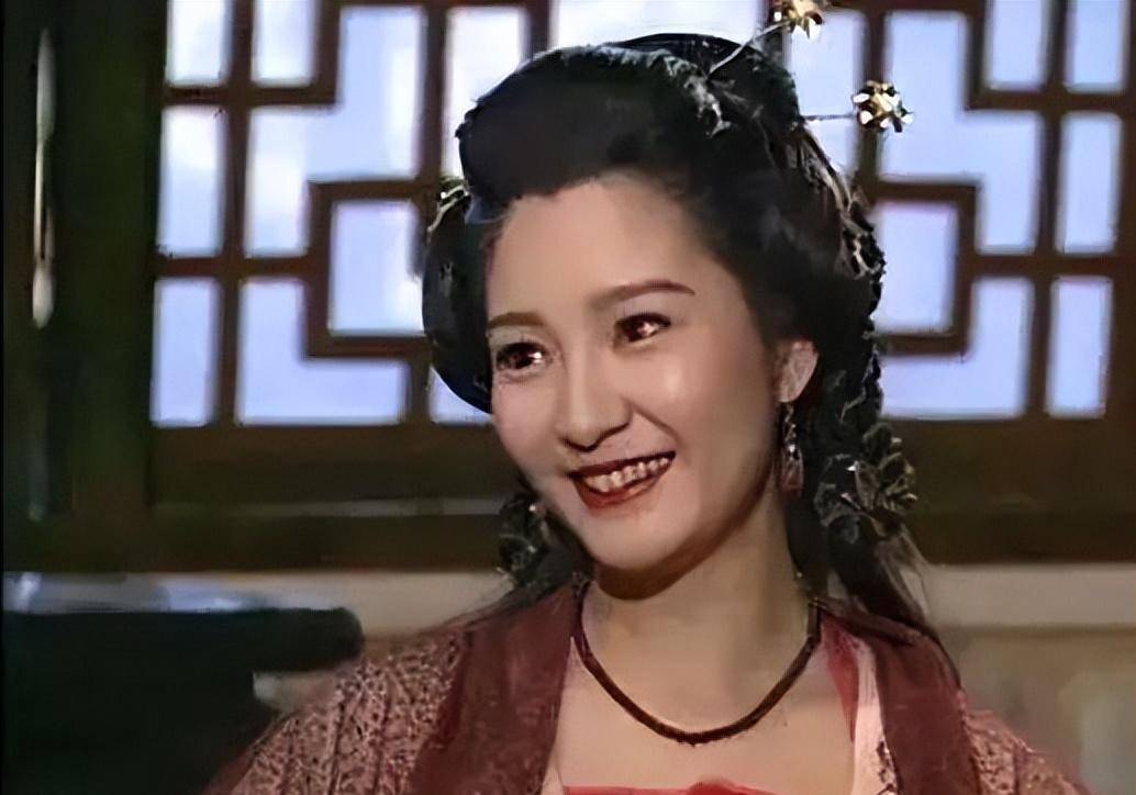 雪梨也是一位实力派演员,演技了得,出演过《侠女传奇》,《满清十三