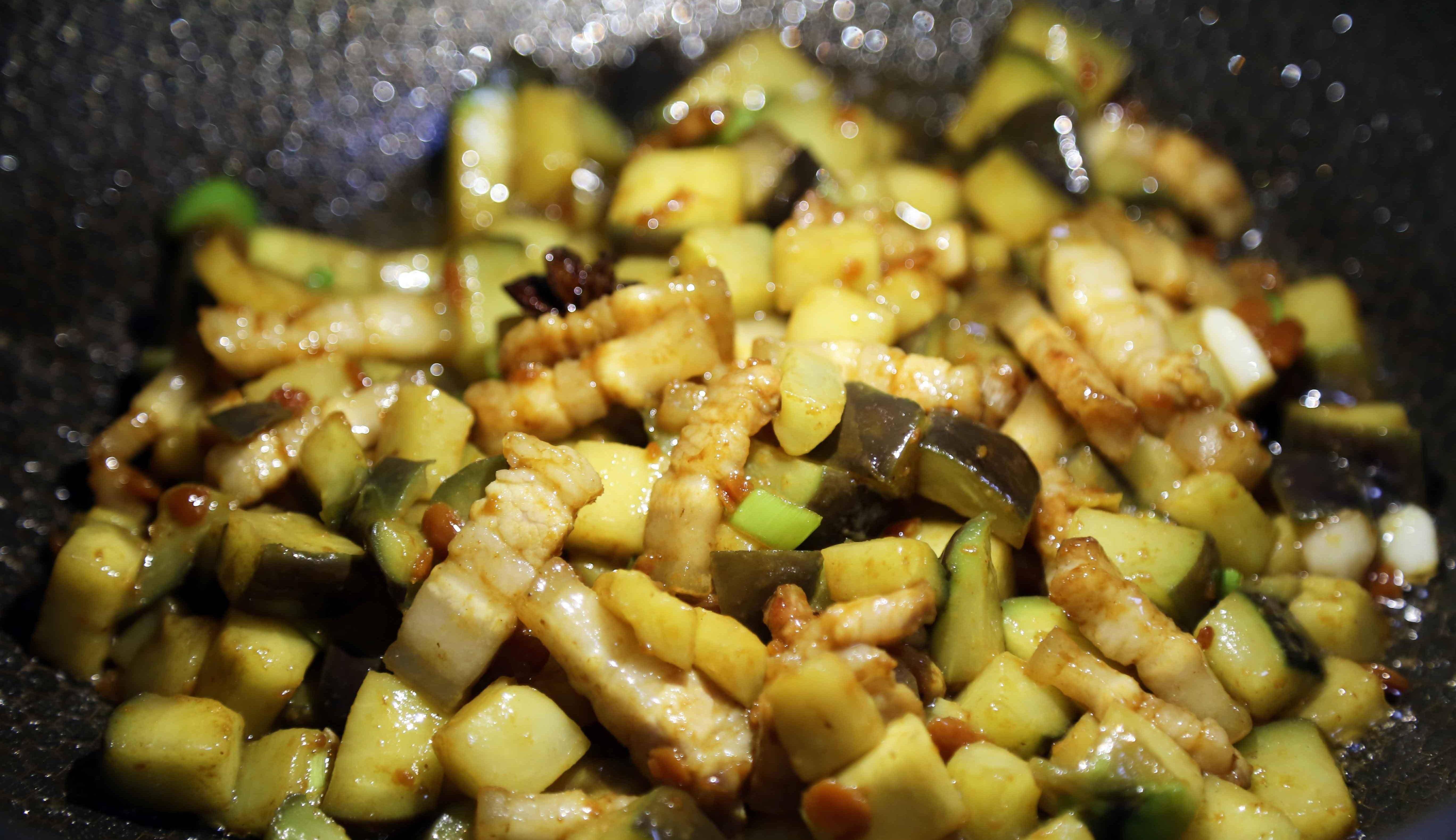 滋味十足,香醇下饭,我是五花肉酱烧茄丁_茄子_油脂_味道