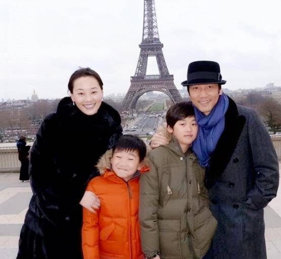 林依轮与黄琏分手29年:他娶模特生两胎,她单身与狗作伴!