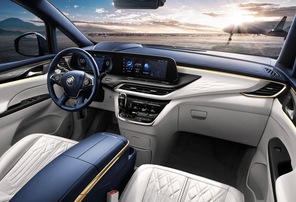 别克gl8四座版"云上市",汪涵主持,小岳岳体验,后排带香槟_搜狐汽车