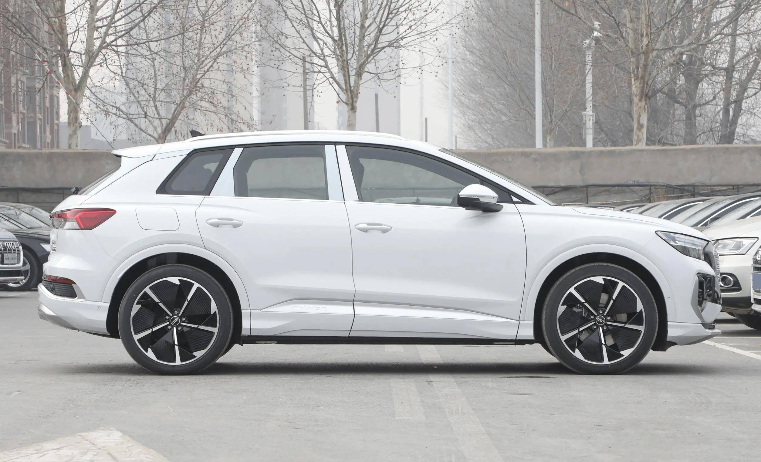 新款奥迪q4 e-tron:配313马力!电动四驱!年轻人首选?_搜狐汽车_搜狐网