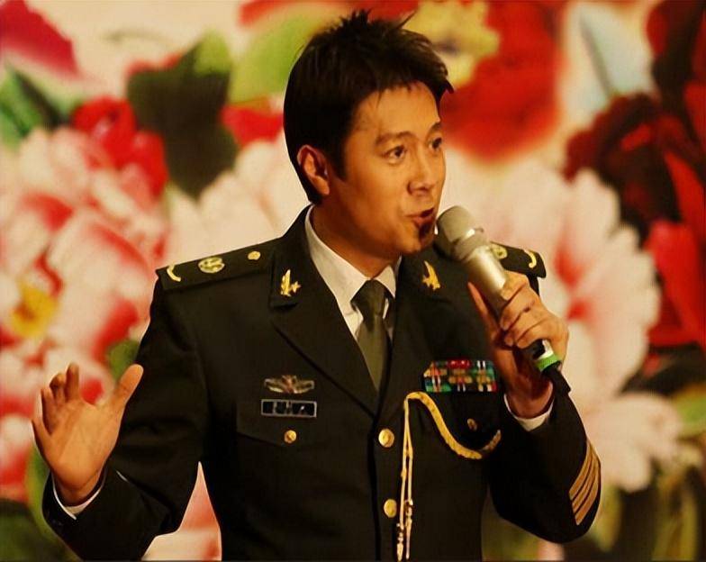 甚至有小道消息说,在听到蔡国庆入伍的消息以后,立马