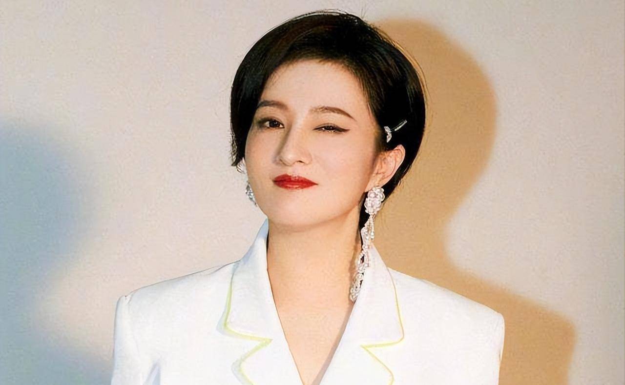 当时很多人都说金铭不当演员太可惜了,而且他们也认定了金铭考不上