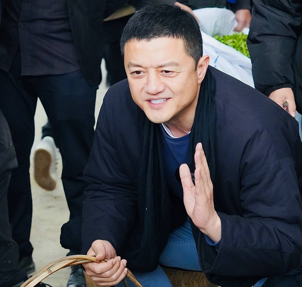 李亚鹏与娇妻为欠债吵架,夫妻分居半月,海哈金喜不愿做家庭主妇_沟通