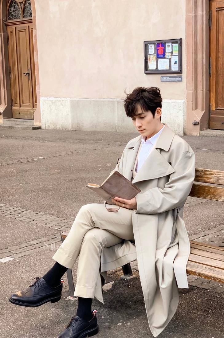 30岁了还能如此火爆的朱一龙,平时衣品好到爆,演绎谦谦君子_黑色_look