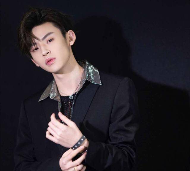 小鬼(王琳凯),开始注意到他是因为他的一头脏辫,渐渐发现他实力很强