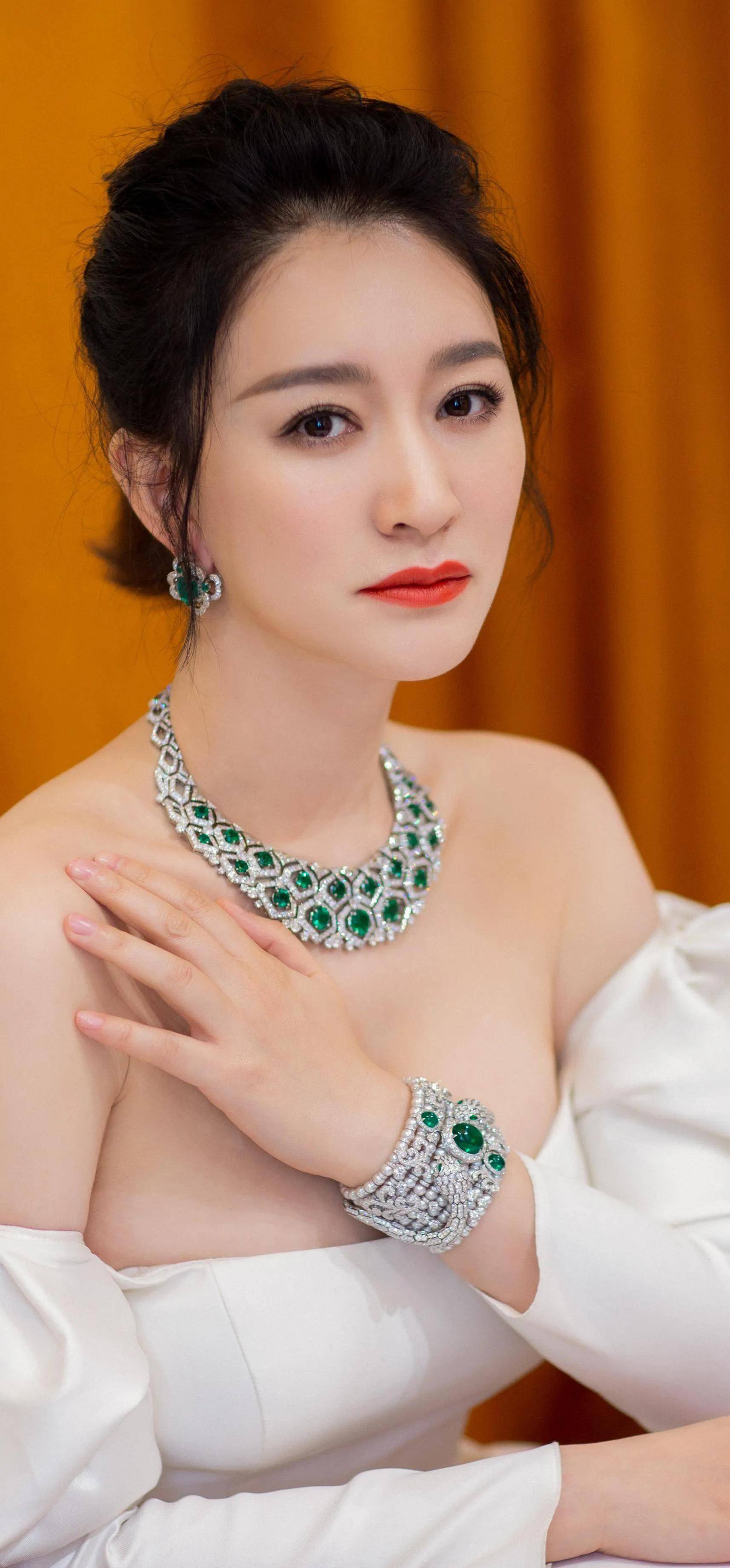 李小冉"消失"那十年,被两任男友"圈住",嫁16年闺蜜至今无子_金东
