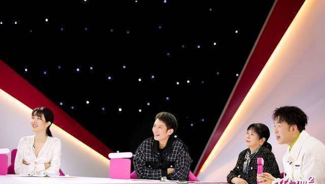 《我家那闺女2》黄雅莉把租的房子布置得很温馨,回想起"借光计划"