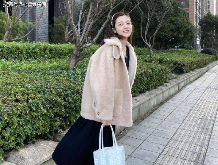 5月22晚,陈大事的老公老姚开始娓娓道来,称自己本是好心帮助受害女生