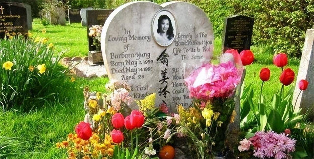 回顾翁美玲葬礼,黄日华泣不成声,数万粉丝送别,粉丝高喊打死他!