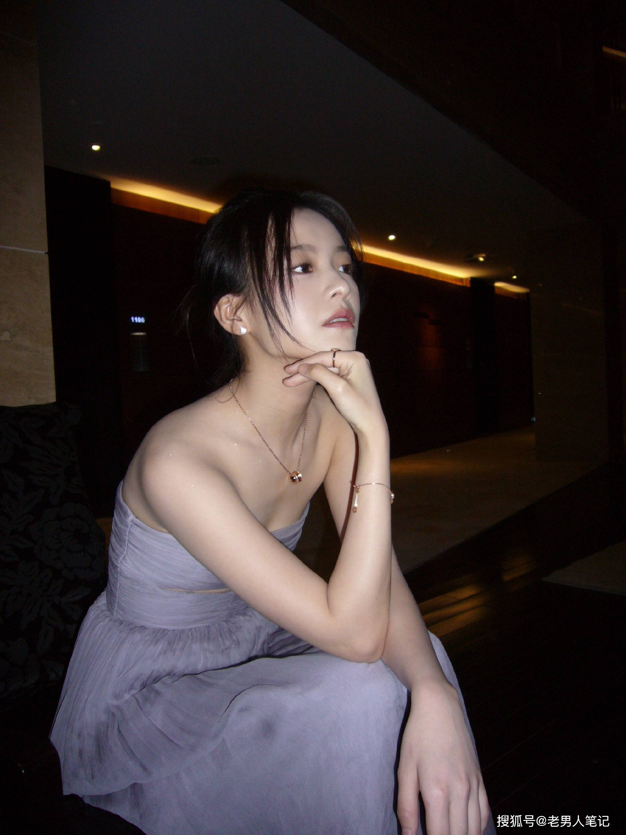 27,张雪迎刺绣长裙,古典与梦幻,俏皮且优雅28,何瑞贤,温柔感满满的