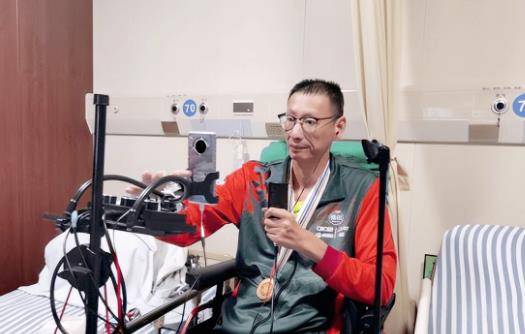 排球先生副攻郑亮48岁瘫痪,父亲去世,新生活靠汪嘉伟!