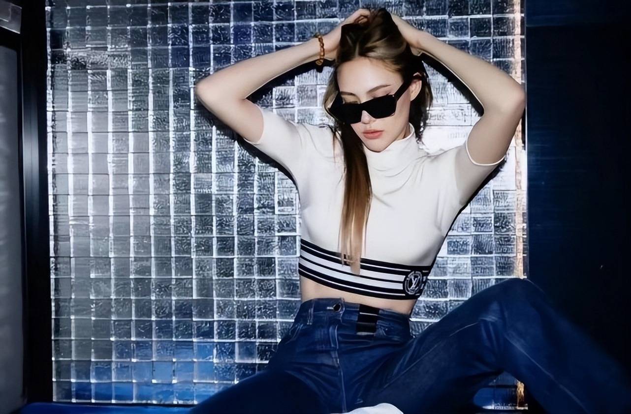 今年紧身背心穿搭太火了!不仅百搭还能打造小时尚 今年紧身背心穿搭太火了!不仅百搭还能打造小时尚