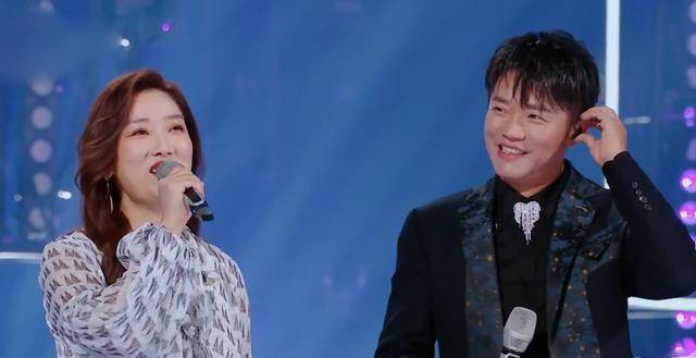 凤凰传奇不单飞不解散,24年坚持五五分账,活成人间"清醒"_曾毅_利益