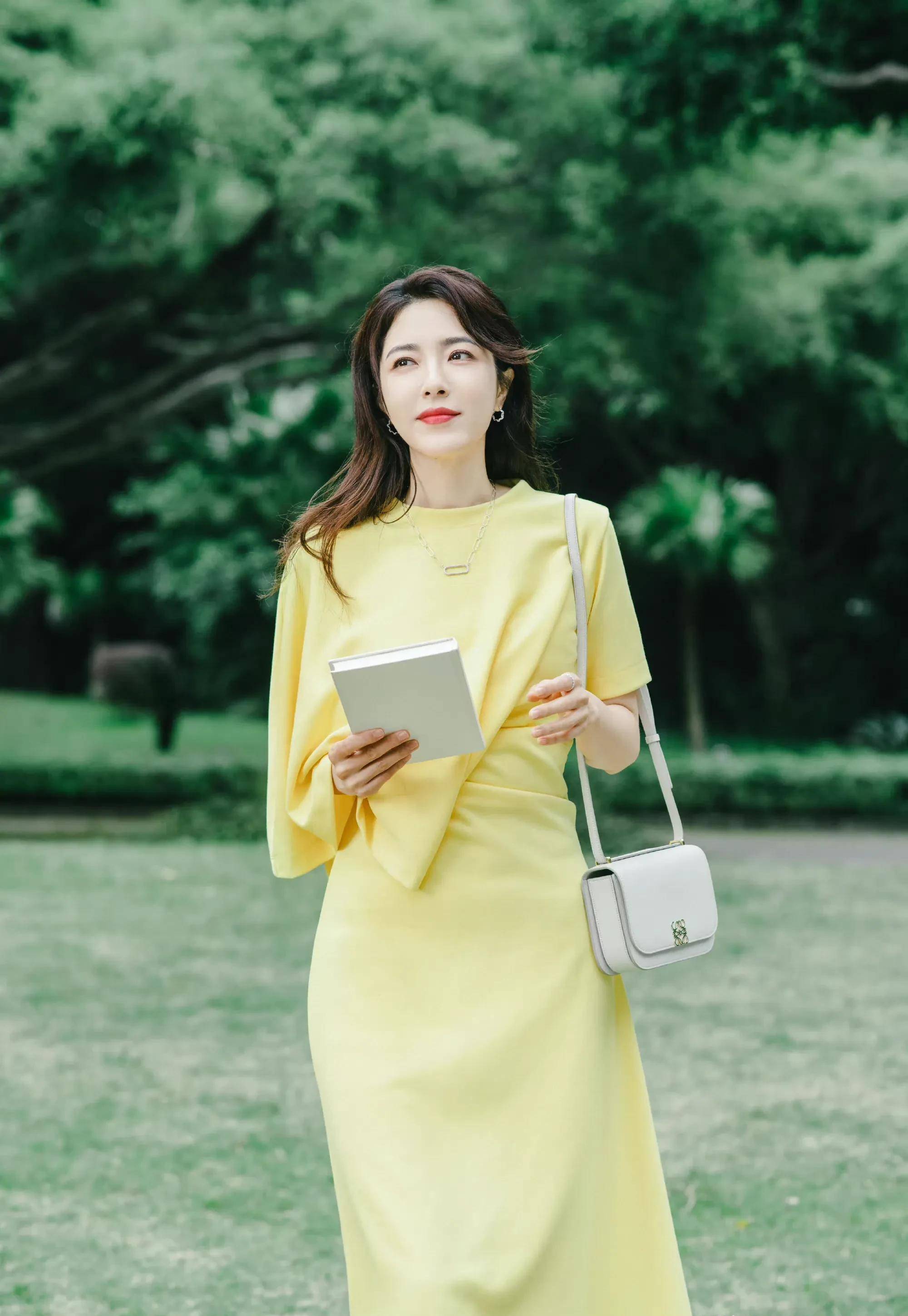 时尚时尚大美女曾黎—中戏二百年才出一个的美女_低调_的发展_演技