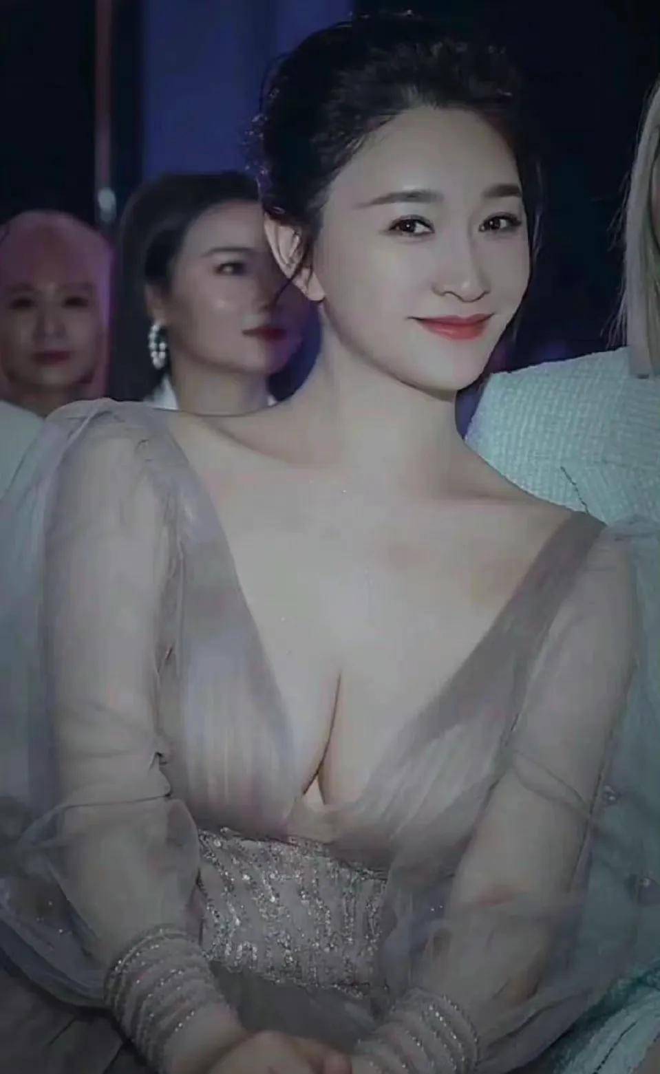 李小冉:谈十多位男友,流产两次,39岁结婚,备孕七年怀不上_东方歌舞团