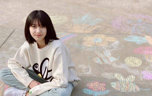 《小时代2》小顾里晒近照,半丸子头显可爱,曾饰演于正版小龙女_镜头