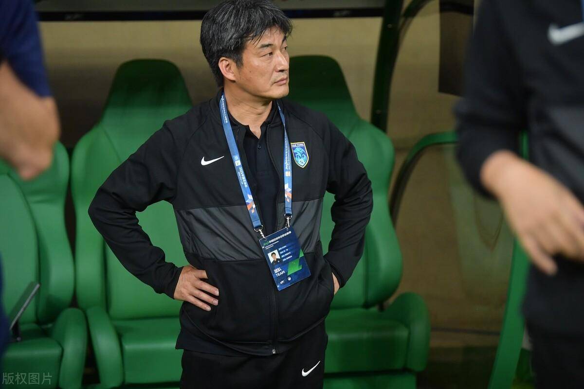 只是,朱琪觉得汪嵩已经是年近四十的老将,如果让他场场都踢主力的话