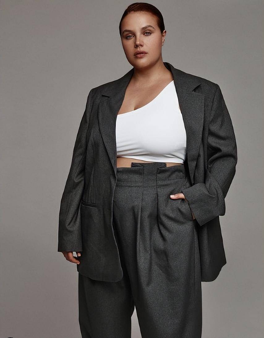 南美时尚,大码模特璀璨t台:bruna lapinskas