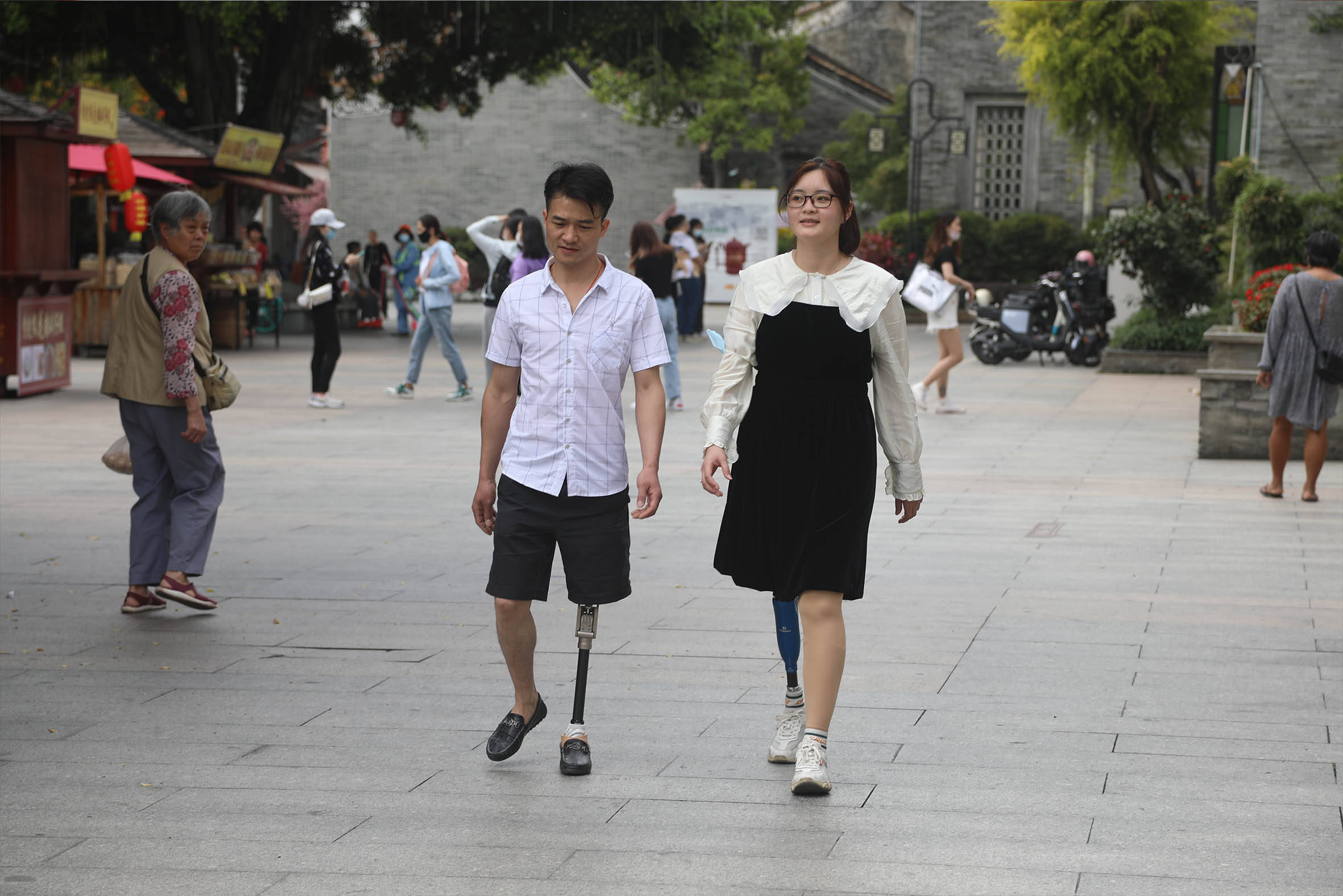 残肢应有适当的长度,以确保足够的杠杆力,但假肢的关节部分应有一定的