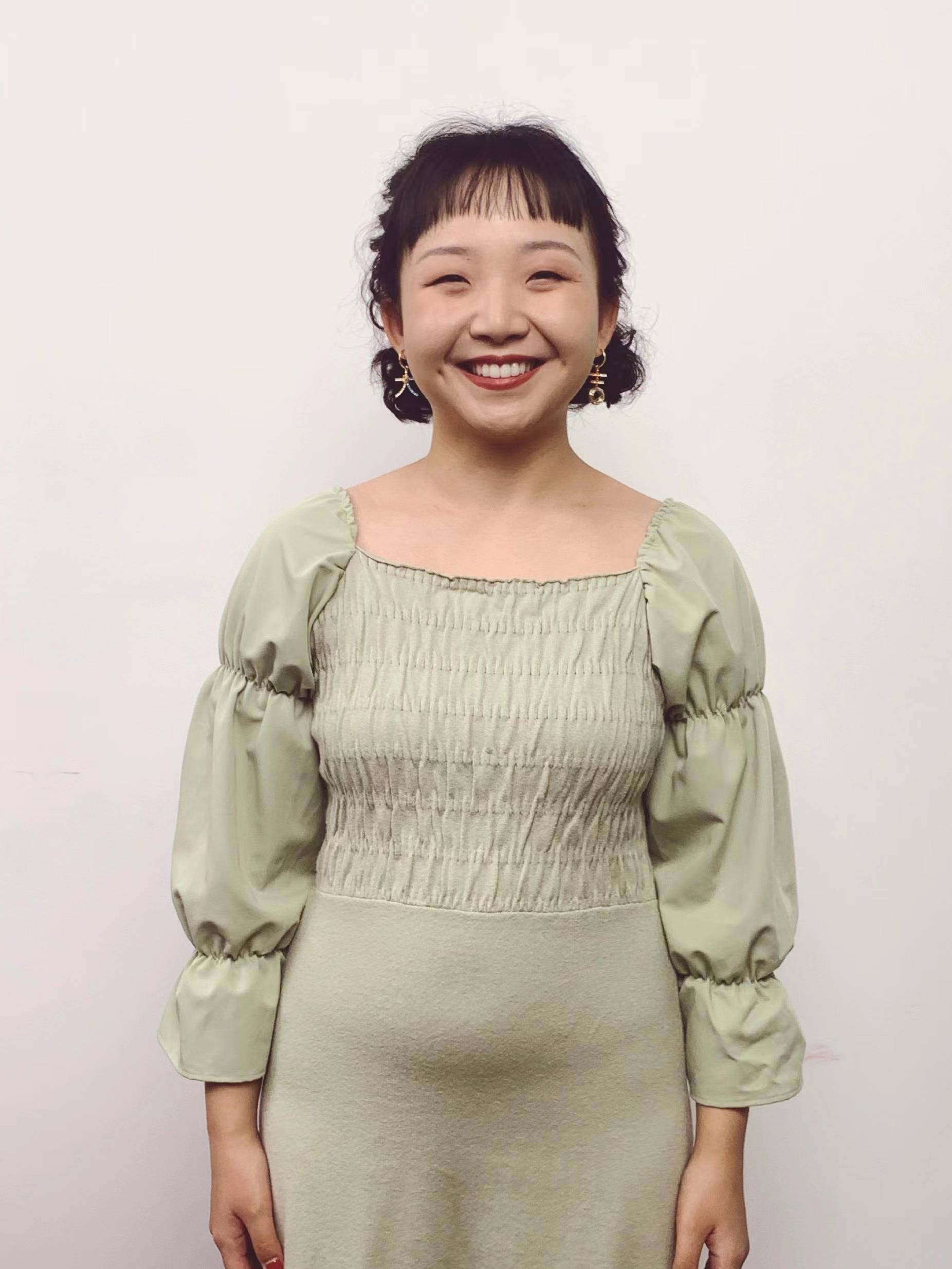 辣目洋子新剧里的职场穿搭堪称微胖女孩的穿搭模板
