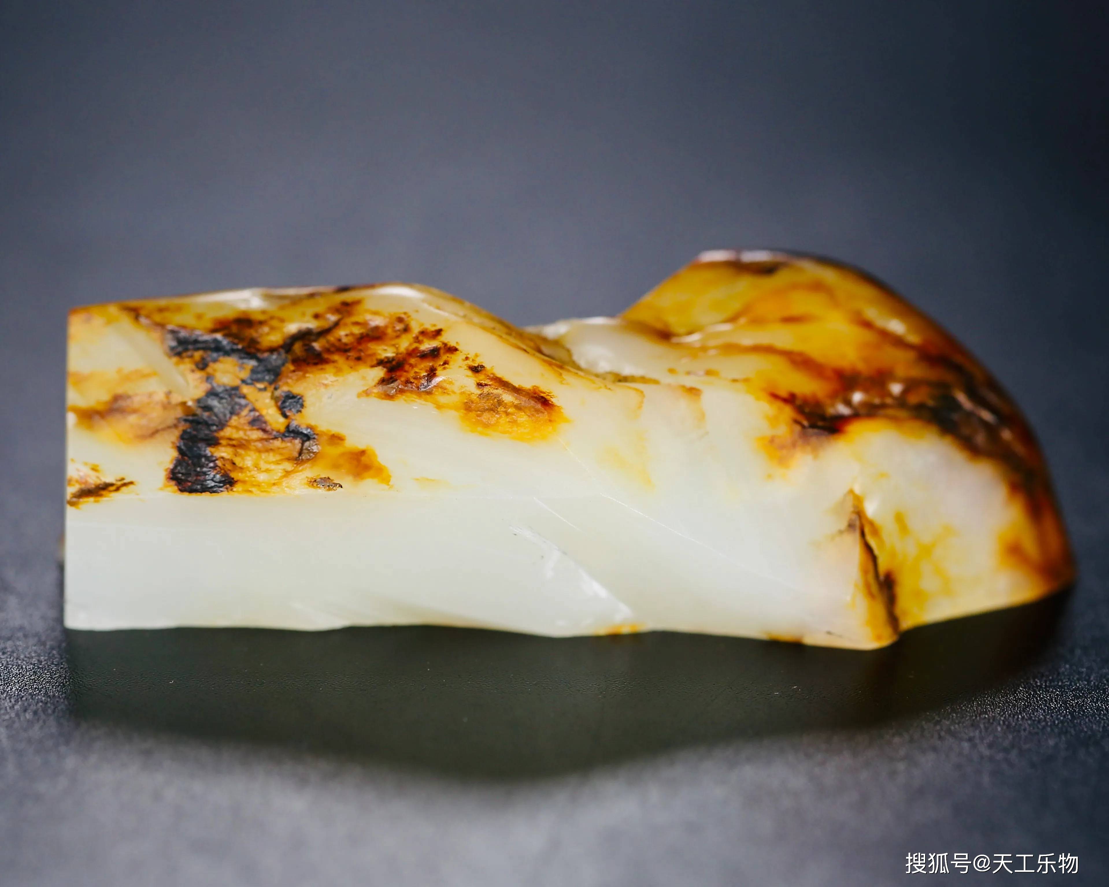 被山料秒杀的和田玉俄籽!籽料中的奇特另类!_皮色_流水_结构