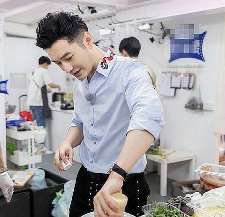 秦海璐,杨紫,王俊凯,林述巍5位固定mc,以及高天鹤,仝卓,王鹤棣3位半道