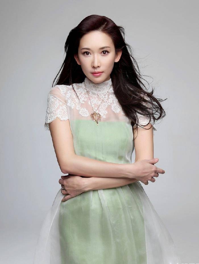 林志玲年轻时尚形象曝光,皮肤黝黑,网友:这才是真正的黑泽志玲_台湾_