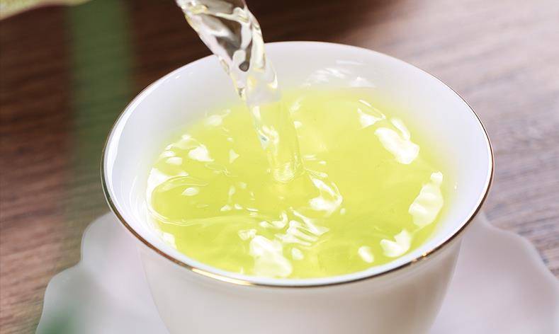 铁观音茶汤二:王说在清朝初年春,尧阳乡书生王士谅在南山边的石块中