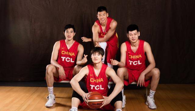 "只要身高能够超过2米10,那么他进入cba就没有问题"这句话是一位青训