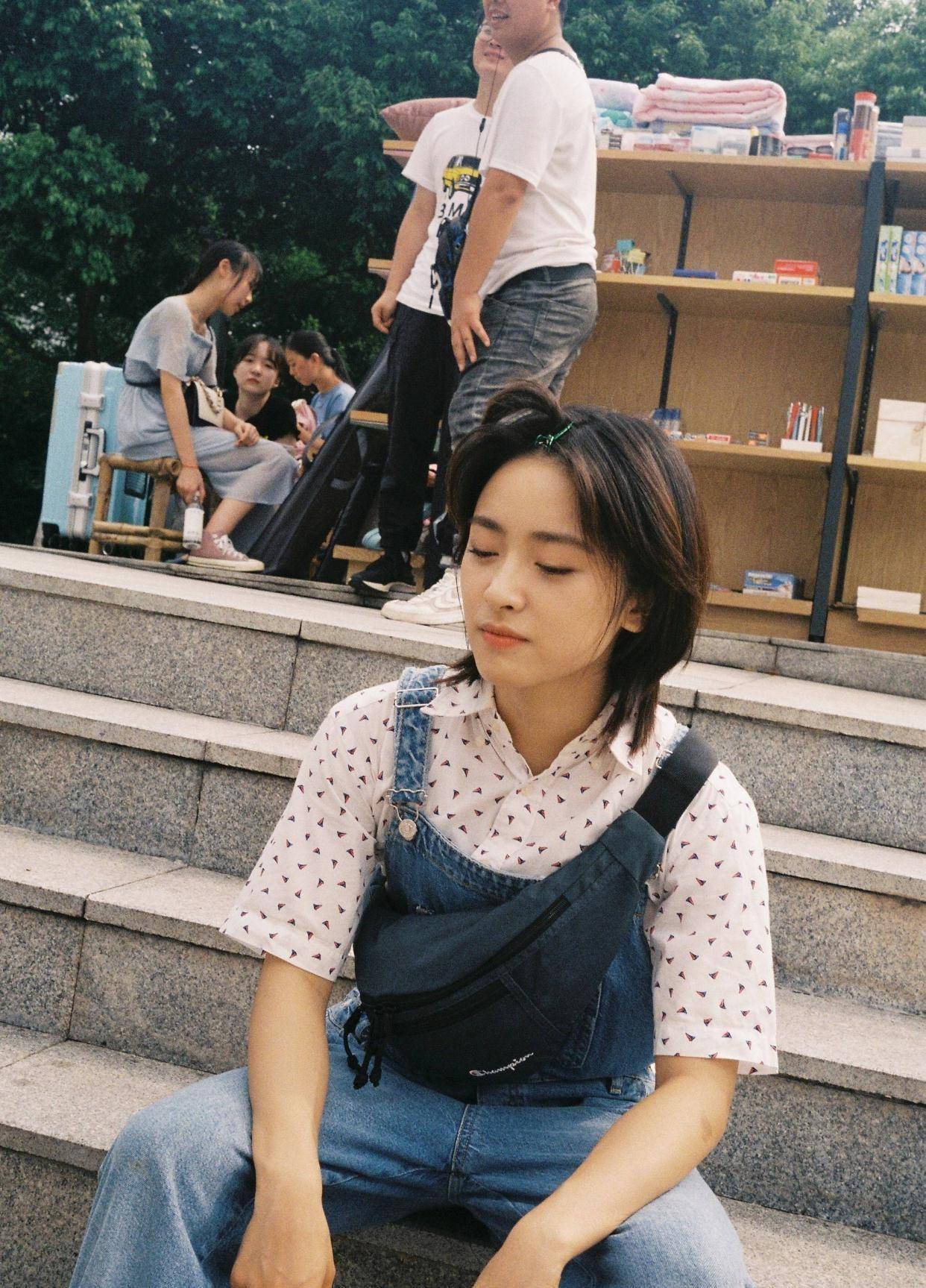 23岁沈月气质清纯,日系可爱少女搭配上身,古灵精怪惹人爱!