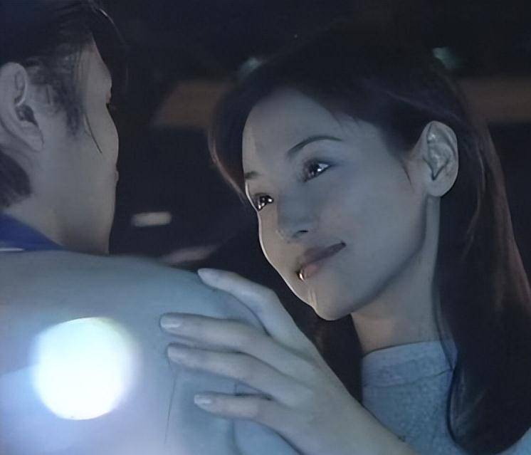 1999年她出演的电视剧《风云岁月》里美丽且富含智慧的女主角方美琳