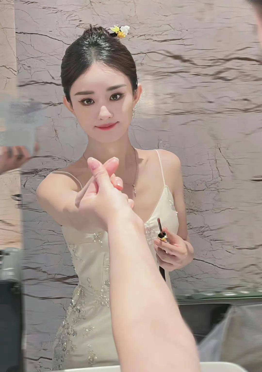 赵丽颖这是怎么了?