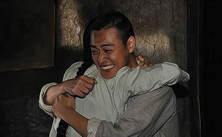 视帝张桐:拍戏差点双目失明,至今无儿无女,演员受伤后咋办?