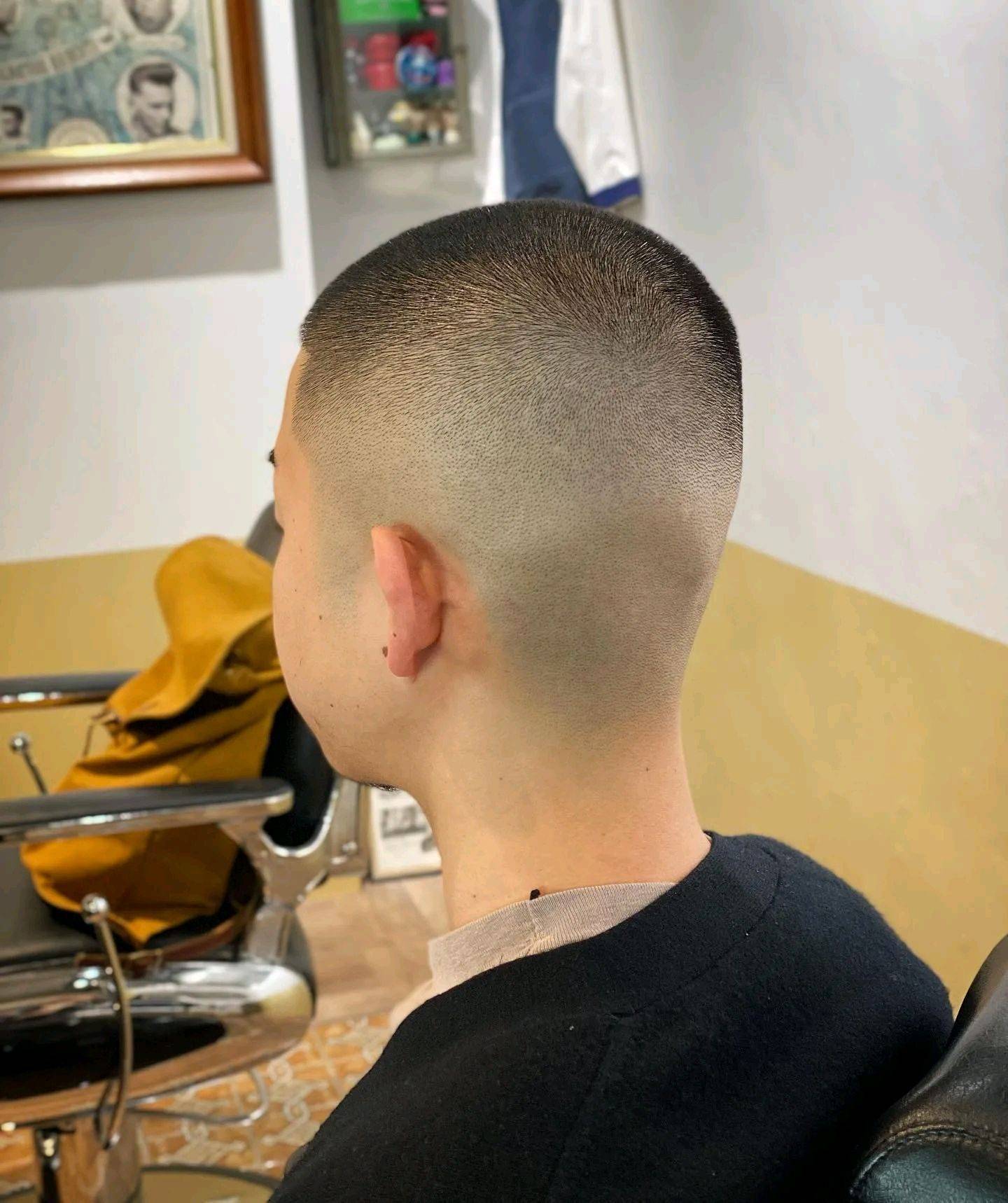 别剪锅盖头了这才是当下最火的男士发型周边光潮流发色很百变