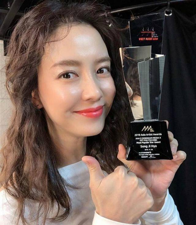 39岁宋智孝只要下定决心打扮,就会成为超越四次元的女神_美貌_视线