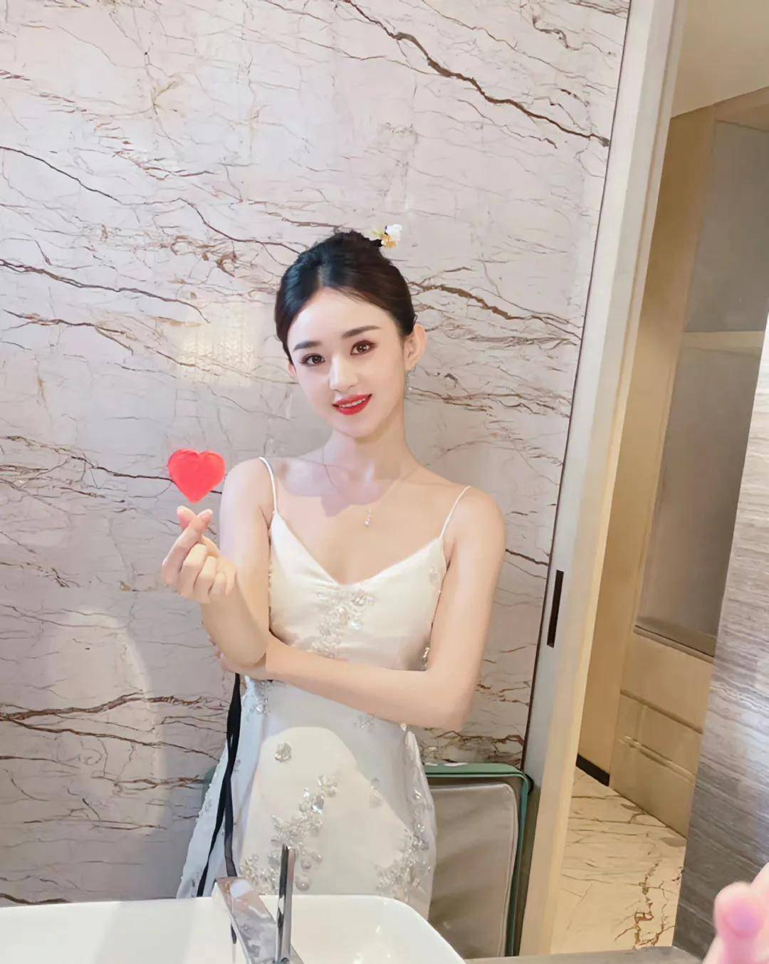 近照完全不像她,网友:还以为是哪个网红_照片_因为_原因