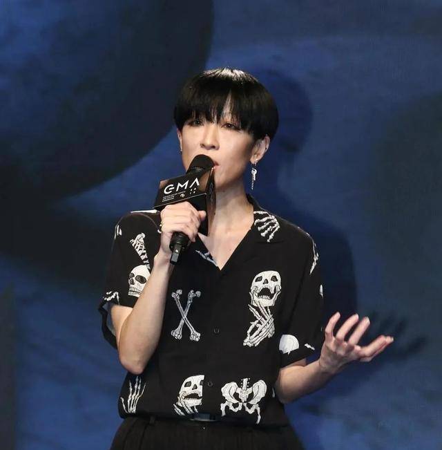 陈珊妮认为:"拥有好歌声不代表能唱好歌,出好唱片,蔡依林就是其中的