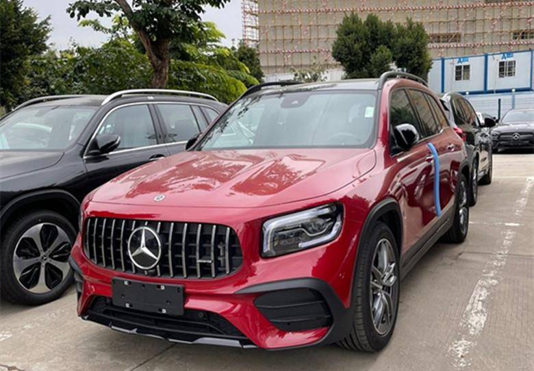 奔驰amg glb到店,外观战斗感十足,七座布局,还带306马力 四驱_搜狐