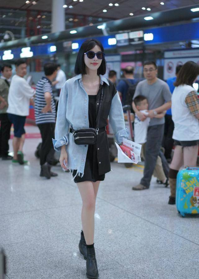 32岁张俪换新造型现身机场,齐肩短发搭配牛仔衬衫,减龄又时髦_感觉