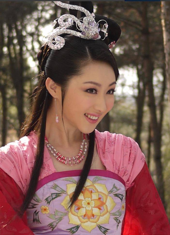 她还和陈浩民再度合作,在《薛平贵与王宝钏》中饰演薛平贵的妹妹薛琪