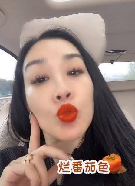 49岁钟丽缇因无子被冷落?