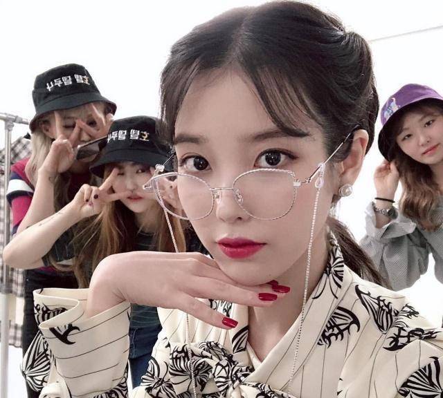 iu年龄大走成熟风?